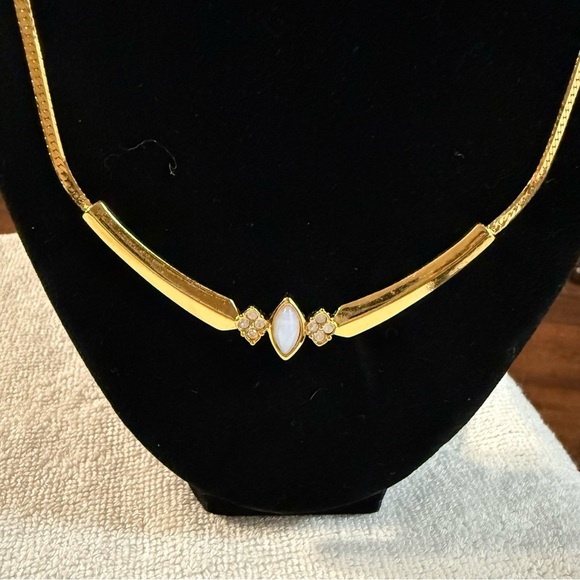 Avon “Opalesque Splendor” Goldtone Necklace size large NIB vintage - Picture 7 of 7